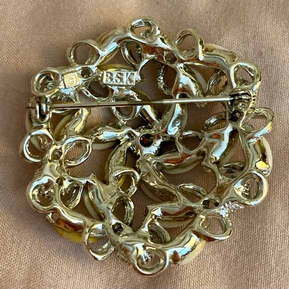 Vintage BSK Brooch; Excellent Condition! Blue silver & iridescent pearl ๐งโโ๏ธ - Picture 2 of 2